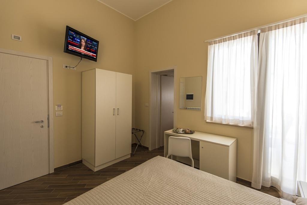 Отель Golden House Мезанье Номер фото