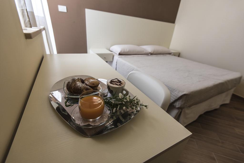 Отель Golden House Мезанье Номер фото